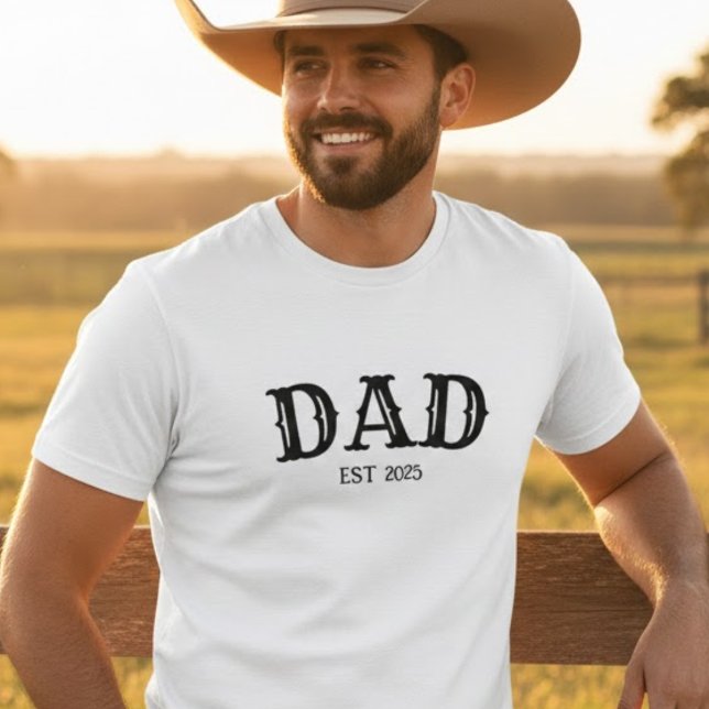 Dad Bold Text Est 2025 T-Shirt (Von Creator hochgeladen)
