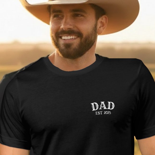 Dad Bold Text Est 2025 T-Shirt (Von Creator hochgeladen)