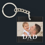 Dad Established Modern Photo Schlüsselanhänger<br><div class="desc">Personalized Dad Established photo design with classic minimalist typography. This new dad keepsake celebrates the year he became a dad and showcases a favorite family photo. A meaningful reminder of fatherhood and a heartfelt gift for a proud new dad.</div>