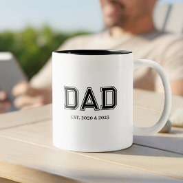 Dad Established Simple Modern College Typography Zweifarbige Tasse