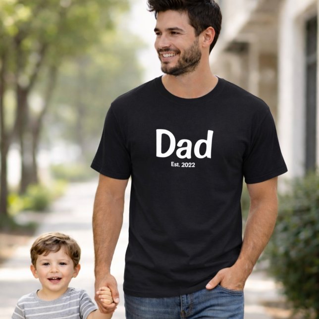 Dad Established White Script T-Shirt (Von Creator hochgeladen)
