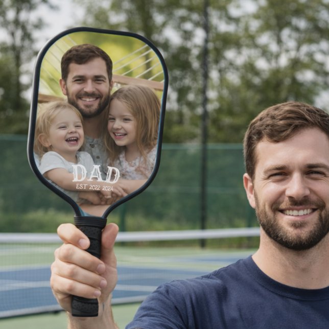 Dad-Foto etabliert Pickleball Schläger (Von Creator hochgeladen)