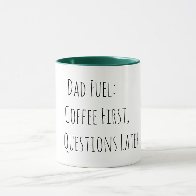 Dad Fuel: Coffee First, Questions Later Tasse (Zentrum)