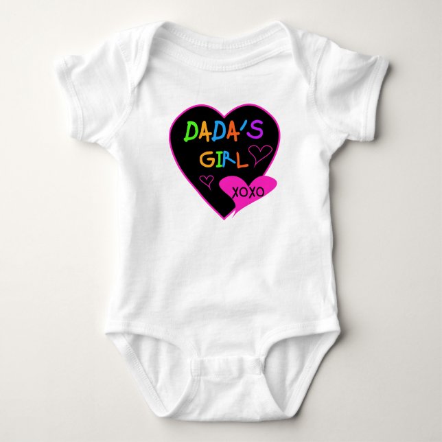 Dadas Girl T - Shirt, Tasse, Button, Magnet, Mehr Baby Strampler (Vorderseite)