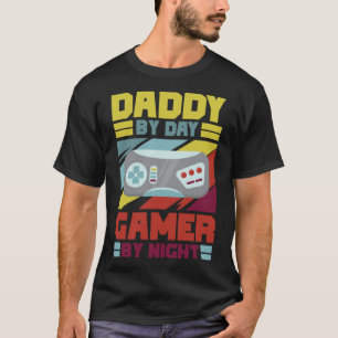 Daddy by Day Gamer By Night Lieben Videospiel T-Shirt