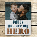 Daddy, du bist mein Helden Vater Foto Vatertag<br><div class="desc">Papa,  du bist mein Held Vater Foto Vatertag Puzzle. Vater zitiert von Tochter oder Sohn an den besonderen Helden in ihrem Leben. Fügen Sie Ihr Foto hinzu. Du kannst Papa in Papa,  Papa,  Pap, ...  Ein süßer Sake für Papa zum Vatertag.</div>