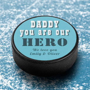 Daddy, du bist unser Held Blauer Vater Tag Eishockey Puck