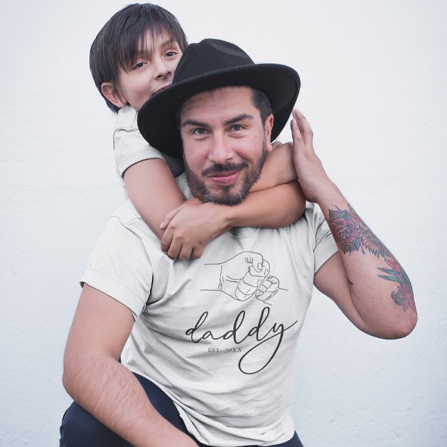 Daddy Fist Pump Fathers Day T-Shirt (Von Creator hochgeladen)