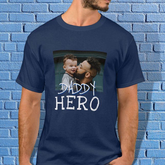 Daddy Hero White Typografy Vater Foto T - Shirt (Von Creator hochgeladen)