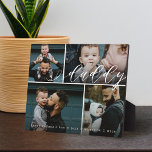Daddy Script | Glücklicher Tag der Väter 4 FotoCol Fotoplatte<br><div class="desc">Schick deinem Vater ein wunderschönes personalisiertes Tagesgeschenk, das er für immer schätzen wird. Spezielle personalisierte Familienkollage, um Ihre speziellen Fotos und Erinnerungen der Familie zu zeigen. Unser Design zeichnet sich durch ein einfaches 4-Foto-Collage Grid-Design mit "Daddy" aus, das in einem schönen, handgeschriebenen, weißen Schriftzeichen-Stil entworfen wurde. Anpassen mit Familiennamen. Hinweis:...</div>