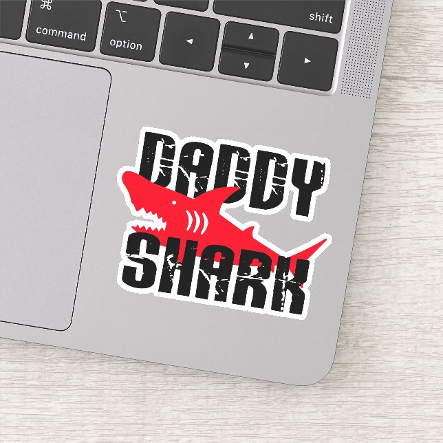 Daddy Shark Worn Graphic Aufkleber (Detail)