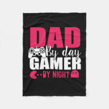 Daddy spendet Vater by Day Gamer by Night