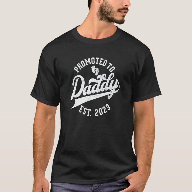 Daddy To Be New Dad First Time Father Promoted to  T-Shirt (Vorderseite)