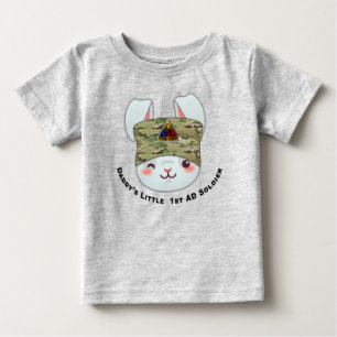 „Daddys kleiner 1. Panzerdivision-Soldat“ Baby T-shirt