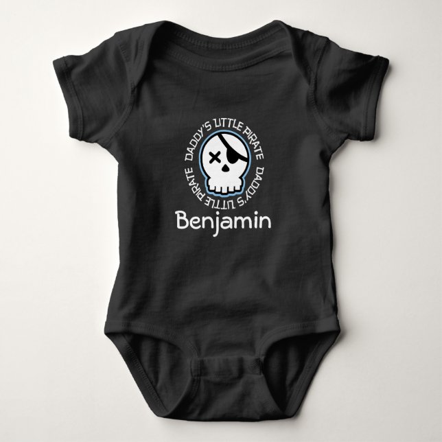 Daddys Little Pirate Skull Personalisierter T - Sh Baby Strampler (Vorderseite)