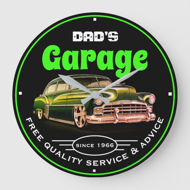 Dad's Garage Any Name Always Open Green Fonts Große Wanduhr (Vorderseite)
