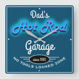 Dad's Hot Rod Garage Blue Faux with White Text Quadratische Wanduhr