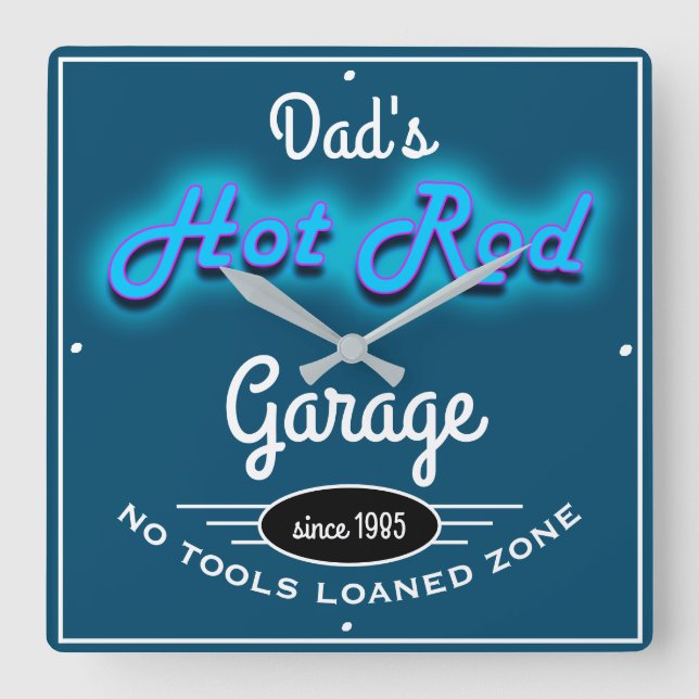 Dad's Hot Rod Garage Blue Faux with White Text Quadratische Wanduhr (Vorderseite)