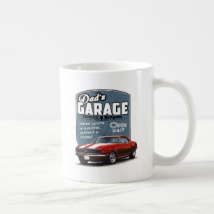 Dads roter Camaro in der Garage Kaffeetasse