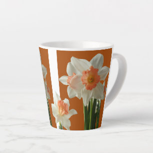 Daffodiques de charme rose Design Latte Mug