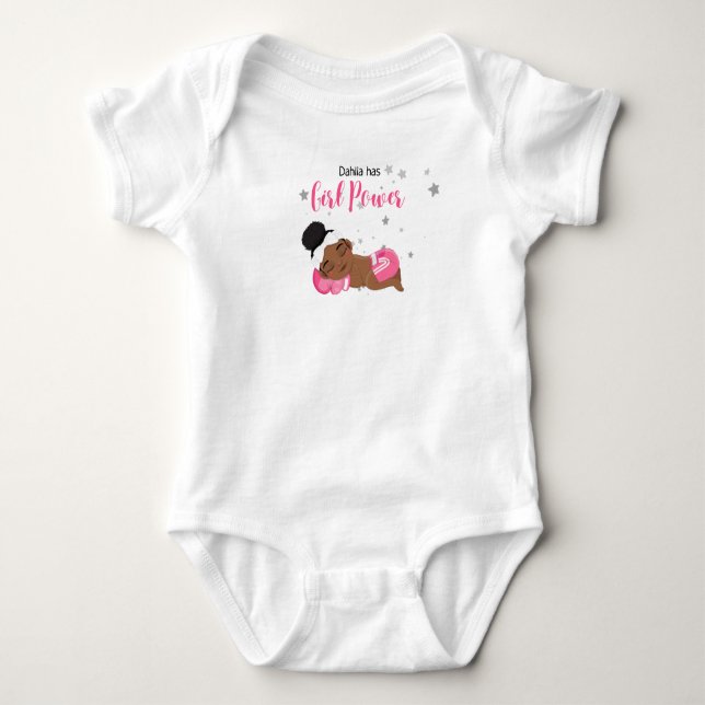 Dahlia hat Power. Personalisieren Sie diesen Bodys Baby Strampler (Vorderseite)