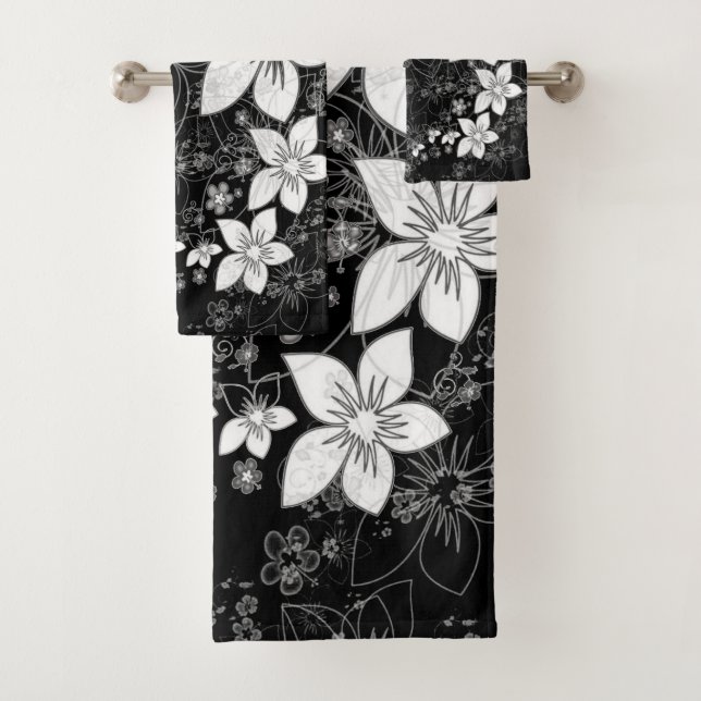 Dainty Floral Scroll sur noir (En situation)