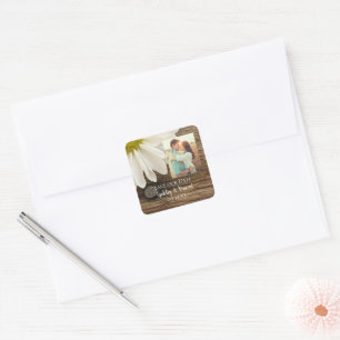 Daisy and Barn Wood Country Wedding Save the Date Quadratischer Aufkleber