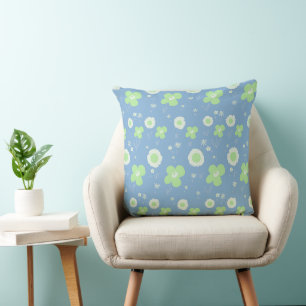 Daisy Blume pastellgrün auf Pastellblau Kissen