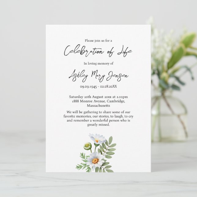 Daisy Celebration of Life Funeral Einladung (Stehend Vorderseite)
