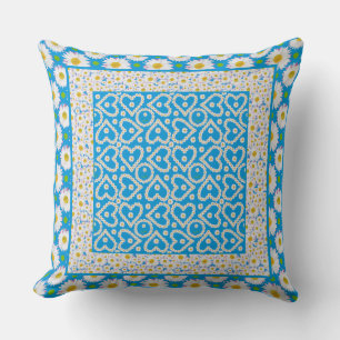 Daisy Chains Mix'n'match Patterns auf Sky Blue Kissen