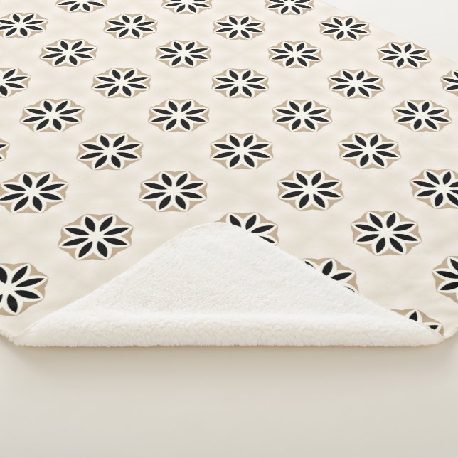 Daisy Delight Monochrome Blossom Sherpadecke (3/4)