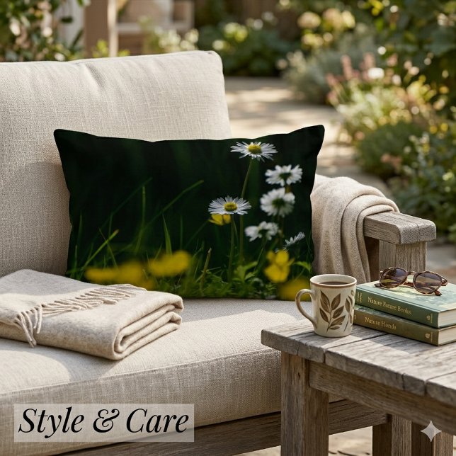 Daisy Dream: Schöne Blumenlandschaft Dekokissen (Daisy Dream Beautiful Floral Nature Accent Pillow)
