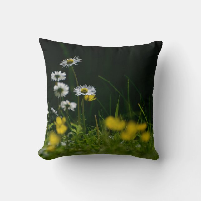 Daisy Dream: Schöne Blumenlandschaft Kissen (Vorderseite)