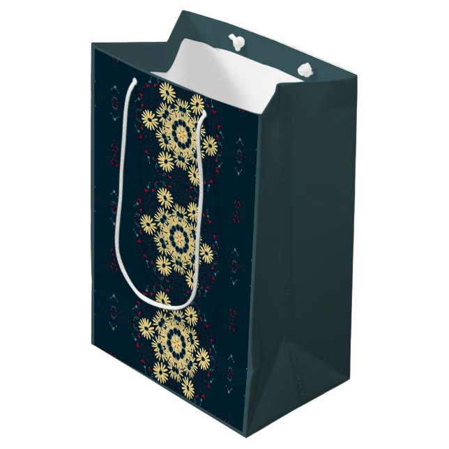 Daisy Dreams Mandala Mittlere Geschenktüte (Vorderseite Schrägansicht)