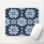 Daisy Floral Tile Muster Blau Weiß Mousepad<br><div class="desc">Karo aus diesem phantastischen Kachelmuster ! Passen Sie es an,  indem Sie Ihren eigenen Text hinzufügen. Karo meinen Shop für mehr! Wenn du es kaufst,  danke! Stellen Sie sicher,  dass Sie ein Bild auf Instagram von ihm in Aktion teilen und mich @shoshannahscribbles markieren:)</div>