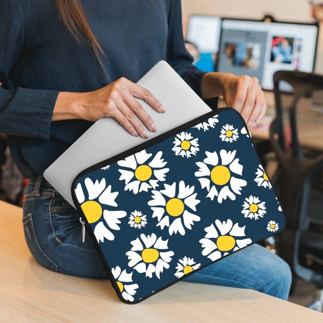 Daisy Pattern, Blumenmuster, weiße Daisien Laptopschutzhülle (Von Creator hochgeladen)