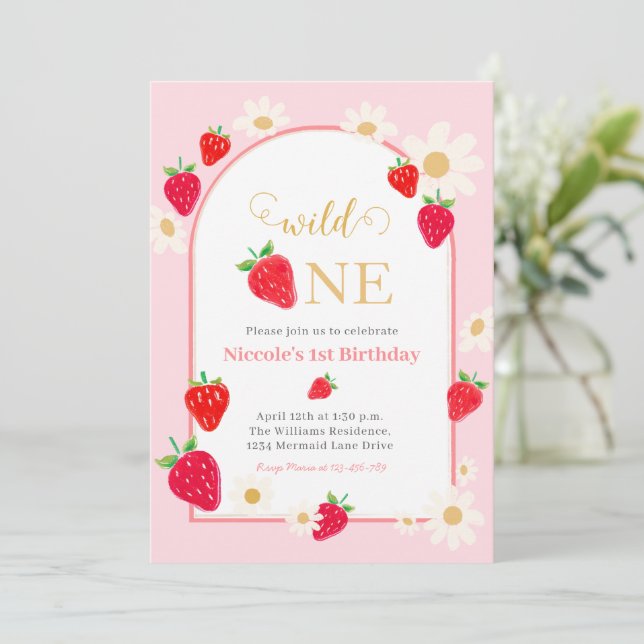 Daisy Strawberry Wild One 1st Birthday Invitation Einladung (Stehend Vorderseite)