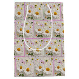 Daisy- und Kosmos-Blume auf bedrücktem Papier Mittlere Geschenktüte