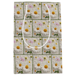 Daisy- und Kosmos-Blume auf bedrücktem Papier Mittlere Geschenktüte