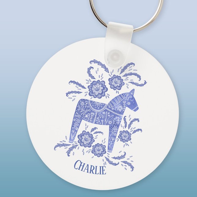 Dala Horse Swedish Folk Art Blue Individuelle Name Schlüsselanhänger (Blue and white Swedish Dala Horse personalized name aluminium keyring keychain)