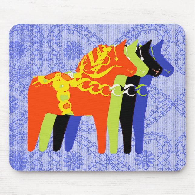 Dala Pferd mit blauem Volkshintergrund - Mousepad (Vorne)