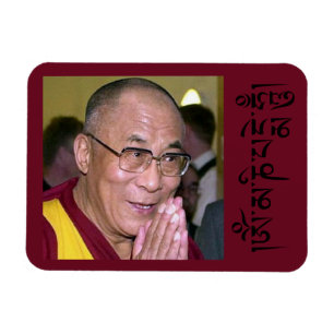 Dalai Lama beim Gebet mit dem Om Mani Padme Hum Ma Magnet