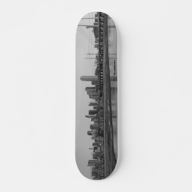 Dallas Skyline Grayscale Skateboard (Vorne)