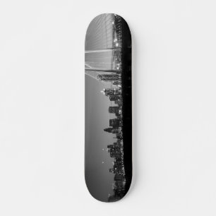 Dallas Skyline Morgengrauen Graustufen Skateboard