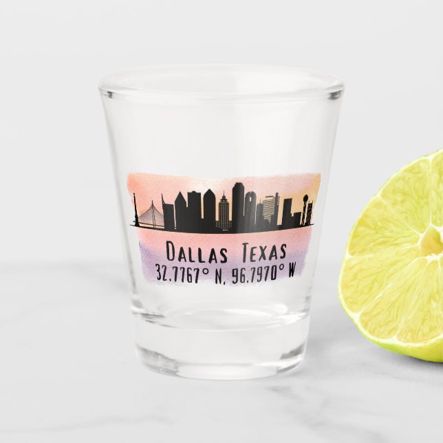 Dallas TX Skyline Latitude und Länge Schnapsglas (Vorderseite)