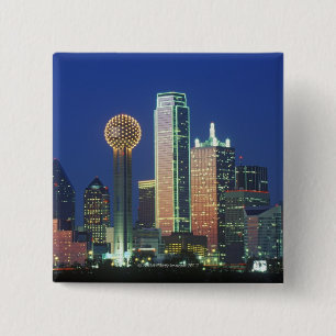 'Dallas, TX-Skyline nachts mit Wiedersehen Tower' Button