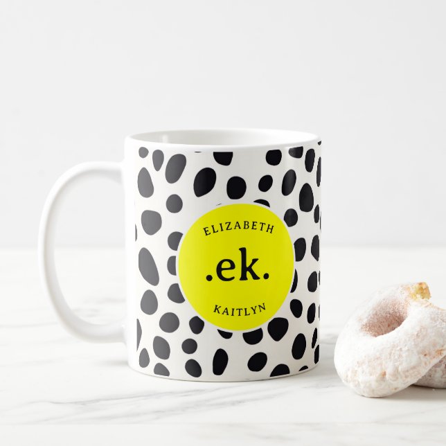 Dalmatiner Dog Abstraktes Muster Hot Pink Monogram Kaffeetasse (Mit Donut)