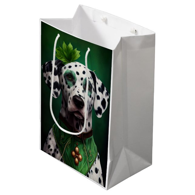 Dalmatiner Dog in St. Patrick's Day Dress Mittlere Geschenktüte (Vorderseite Schrägansicht)