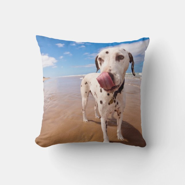 Dalmatiner-Hund auf Strand Kissen (Vorderseite)