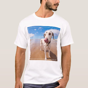 Dalmatiner-Hund auf Strand T-Shirt